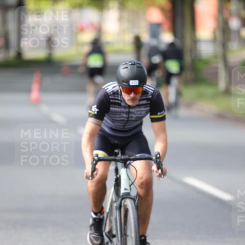 10.08.2025 - GEWOBA Citytriathlon Bremen Yannick Fuchs http://msf.ph/oto/8561185 10.08.2025 14:21:32 Radfahren 9, 140, 177, 334 meine-sportfotos.de