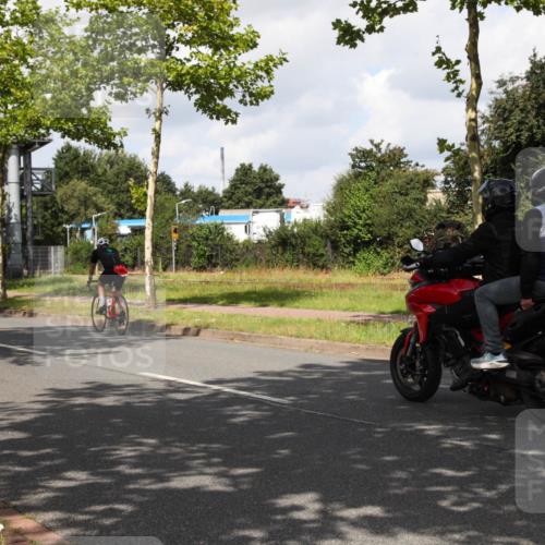 10.08.2025 - GEWOBA Citytriathlon Bremen Yannick Fuchs http://msf.ph/oto/8561186 10.08.2025 12:13:52 Radfahren 568, 590, 621, 664, 733, 776, 823, 863, 873, 950, 951, 1017 meine-sportfotos.de