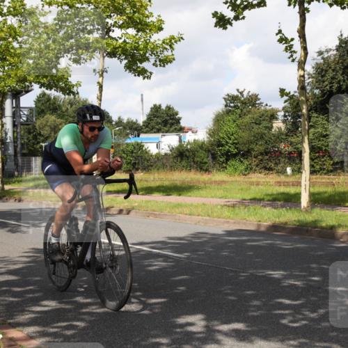 10.08.2025 - GEWOBA Citytriathlon Bremen Yannick Fuchs http://msf.ph/oto/8561188 10.08.2025 12:13:53 Radfahren 568, 590, 621, 664, 733, 776, 823, 863, 873, 950, 951, 1017 meine-sportfotos.de