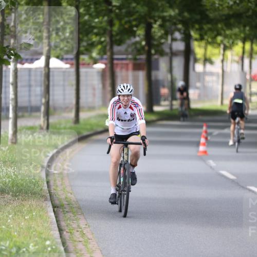 10.08.2025 - GEWOBA Citytriathlon Bremen Yannick Fuchs http://msf.ph/oto/8561192 10.08.2025 14:21:33 Radfahren 9, 140, 177, 334 meine-sportfotos.de