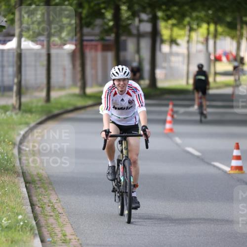 10.08.2025 - GEWOBA Citytriathlon Bremen Yannick Fuchs http://msf.ph/oto/8561195 10.08.2025 14:21:34 Radfahren 9, 140, 177, 334 meine-sportfotos.de