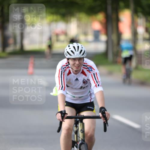 10.08.2025 - GEWOBA Citytriathlon Bremen Yannick Fuchs http://msf.ph/oto/8561203 10.08.2025 14:21:35 Radfahren 9, 140, 177, 334 meine-sportfotos.de
