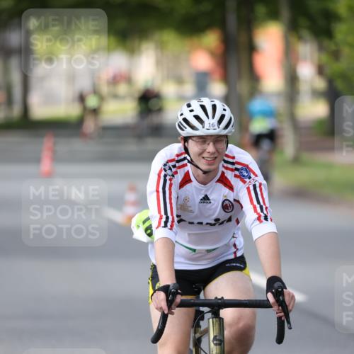 10.08.2025 - GEWOBA Citytriathlon Bremen Yannick Fuchs http://msf.ph/oto/8561205 10.08.2025 14:21:35 Radfahren 9, 140, 177, 334 meine-sportfotos.de