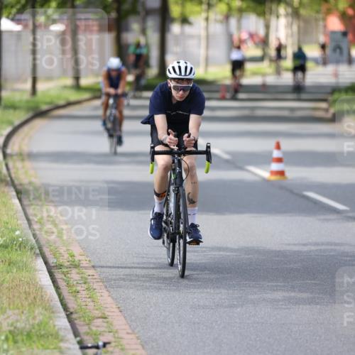 10.08.2025 - GEWOBA Citytriathlon Bremen Yannick Fuchs http://msf.ph/oto/8561207 10.08.2025 14:21:41 Radfahren 9, 140, 160, 177, 211, 283, 334 meine-sportfotos.de