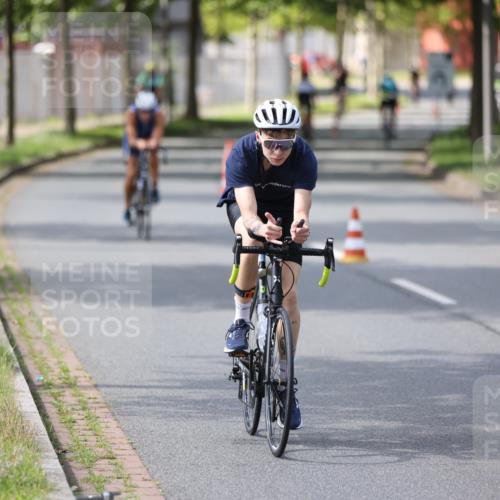 10.08.2025 - GEWOBA Citytriathlon Bremen Yannick Fuchs http://msf.ph/oto/8561213 10.08.2025 14:21:41 Radfahren 9, 140, 160, 177, 211, 283, 334 meine-sportfotos.de
