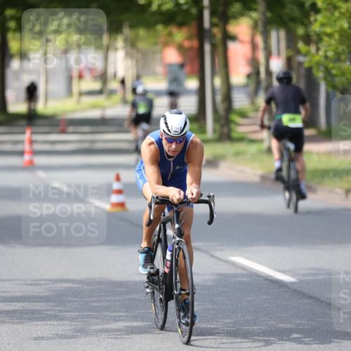 10.08.2025 - GEWOBA Citytriathlon Bremen Yannick Fuchs http://msf.ph/oto/8561224 10.08.2025 14:21:44 Radfahren 9, 140, 160, 177, 211, 283, 334 meine-sportfotos.de