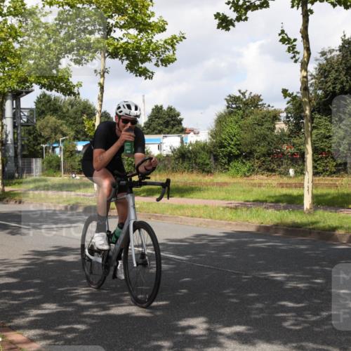 10.08.2025 - GEWOBA Citytriathlon Bremen Yannick Fuchs http://msf.ph/oto/8561225 10.08.2025 12:14:14 Radfahren 587, 615, 616, 630, 655, 689, 708, 788, 793, 801, 873, 888, 950, 1030 meine-sportfotos.de