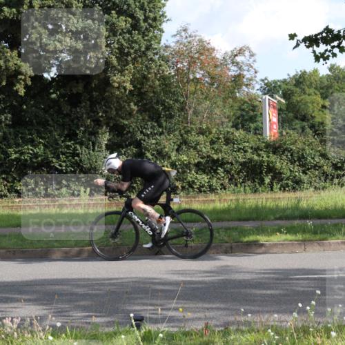 10.08.2025 - GEWOBA Citytriathlon Bremen Yannick Fuchs http://msf.ph/oto/8561230 10.08.2025 10:39:50 Radfahren 55, 57, 59, 77, 87, 143, 193, 201, 209, 221, 374, 398, 496 meine-sportfotos.de