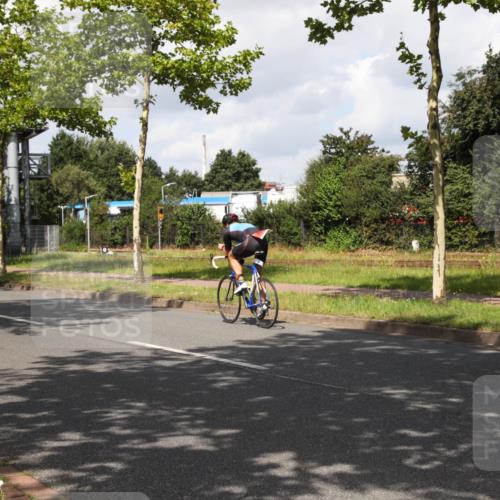 10.08.2025 - GEWOBA Citytriathlon Bremen Yannick Fuchs http://msf.ph/oto/8561235 10.08.2025 12:14:20 Radfahren 587, 615, 616, 630, 655, 681, 708, 735, 788, 793, 801, 888, 1030 meine-sportfotos.de