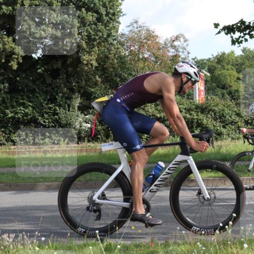 10.08.2025 - GEWOBA Citytriathlon Bremen Yannick Fuchs http://msf.ph/oto/8561261 10.08.2025 10:39:59 Radfahren 55, 57, 61, 77, 79, 91, 143, 227, 398, 496 meine-sportfotos.de