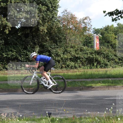 10.08.2025 - GEWOBA Citytriathlon Bremen Yannick Fuchs http://msf.ph/oto/8561269 10.08.2025 10:39:59 Radfahren 55, 57, 61, 77, 79, 91, 143, 227, 398, 496 meine-sportfotos.de
