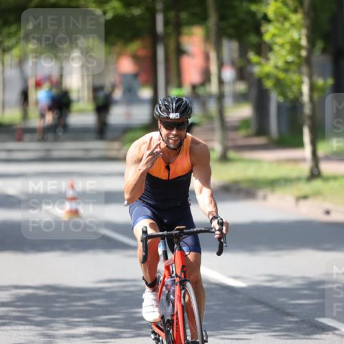 10.08.2025 - GEWOBA Citytriathlon Bremen Yannick Fuchs http://msf.ph/oto/8561313 10.08.2025 14:22:12 Radfahren 109, 186, 215, 224, 253, 258 meine-sportfotos.de