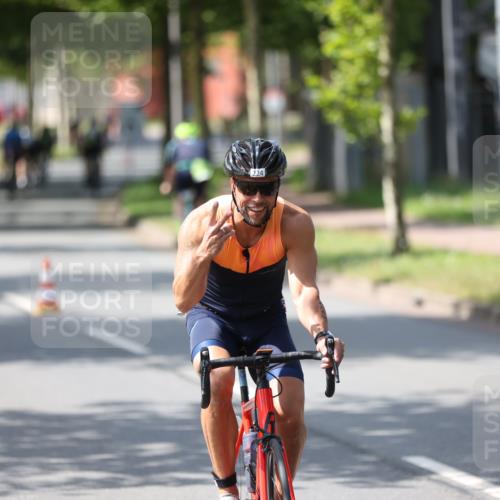 10.08.2025 - GEWOBA Citytriathlon Bremen Yannick Fuchs http://msf.ph/oto/8561315 10.08.2025 14:22:13 Radfahren 109, 186, 215, 224, 253, 258, 262 meine-sportfotos.de