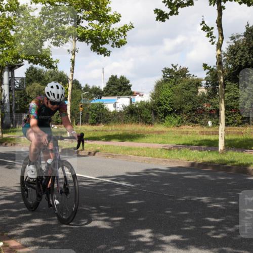 10.08.2025 - GEWOBA Citytriathlon Bremen Yannick Fuchs http://msf.ph/oto/8561325 10.08.2025 12:15:13 Radfahren 564, 591, 643, 753, 852, 876, 947, 959, 1011 meine-sportfotos.de