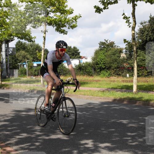 10.08.2025 - GEWOBA Citytriathlon Bremen Yannick Fuchs http://msf.ph/oto/8561331 10.08.2025 12:15:18 Radfahren 564, 591, 643, 753, 852, 858, 876, 947, 959, 1011 meine-sportfotos.de