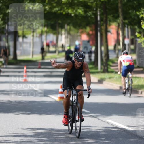 10.08.2025 - GEWOBA Citytriathlon Bremen Yannick Fuchs http://msf.ph/oto/8561332 10.08.2025 14:22:15 Radfahren 109, 186, 215, 217, 224, 253, 258, 262 meine-sportfotos.de