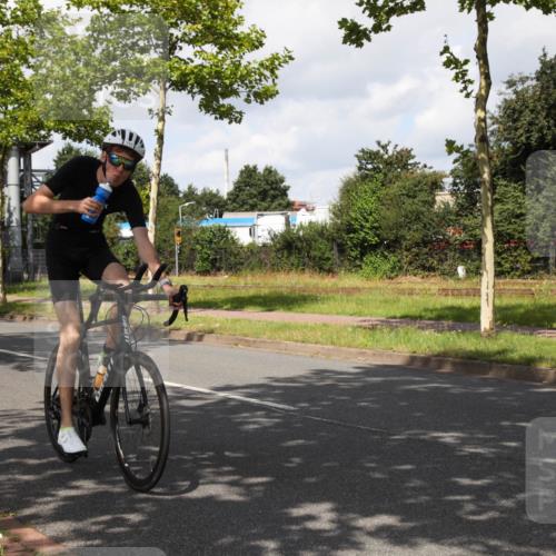 10.08.2025 - GEWOBA Citytriathlon Bremen Yannick Fuchs http://msf.ph/oto/8561333 10.08.2025 12:15:22 Radfahren 564, 591, 643, 834, 852, 858, 876, 947, 1011 meine-sportfotos.de