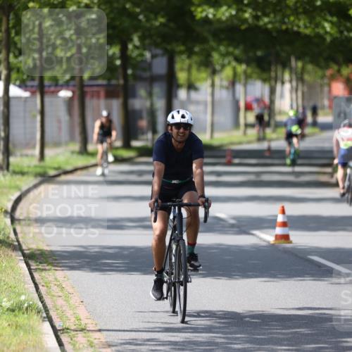 10.08.2025 - GEWOBA Citytriathlon Bremen Yannick Fuchs http://msf.ph/oto/8561345 10.08.2025 14:22:17 Radfahren 109, 186, 215, 217, 224, 253, 258, 262 meine-sportfotos.de