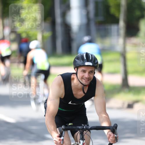 10.08.2025 - GEWOBA Citytriathlon Bremen Yannick Fuchs http://msf.ph/oto/8561372 10.08.2025 14:22:22 Radfahren 109, 186, 215, 217, 224, 242, 258, 259, 262 meine-sportfotos.de