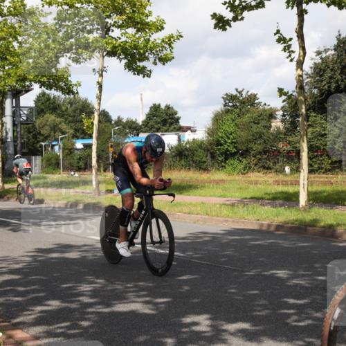 10.08.2025 - GEWOBA Citytriathlon Bremen Yannick Fuchs http://msf.ph/oto/8561391 10.08.2025 12:16:02 Radfahren 600, 654, 682, 686, 707, 715, 824, 836, 840, 859, 891, 1016, 1022 meine-sportfotos.de