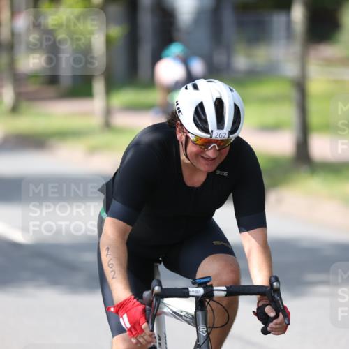 10.08.2025 - GEWOBA Citytriathlon Bremen Yannick Fuchs http://msf.ph/oto/8561393 10.08.2025 14:22:28 Radfahren 186, 215, 217, 242, 259, 262 meine-sportfotos.de