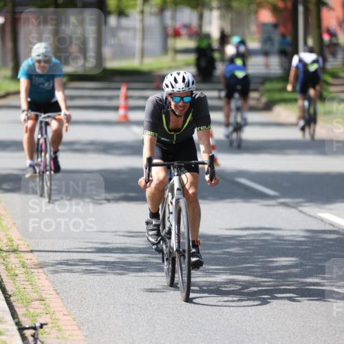 10.08.2025 - GEWOBA Citytriathlon Bremen Yannick Fuchs http://msf.ph/oto/8561397 10.08.2025 14:22:33 Radfahren 86, 186, 217, 242, 259, 262 meine-sportfotos.de