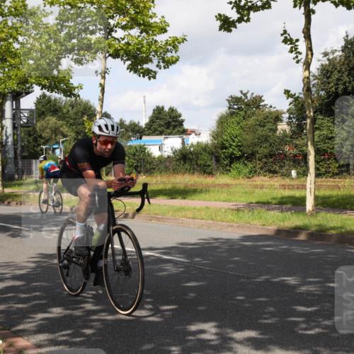 10.08.2025 - GEWOBA Citytriathlon Bremen Yannick Fuchs http://msf.ph/oto/8561407 10.08.2025 12:16:33 Radfahren 567, 742, 768, 783, 820, 843, 902 meine-sportfotos.de