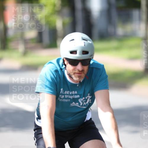 10.08.2025 - GEWOBA Citytriathlon Bremen Yannick Fuchs http://msf.ph/oto/8561417 10.08.2025 14:22:35 Radfahren 86, 204, 217, 242, 259, 262, 297 meine-sportfotos.de