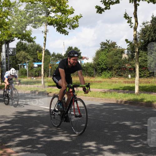 10.08.2025 - GEWOBA Citytriathlon Bremen Yannick Fuchs http://msf.ph/oto/8561426 10.08.2025 12:16:46 Radfahren 567, 742, 768, 783, 822, 843, 902, 915, 1010, 1035, 1039 meine-sportfotos.de