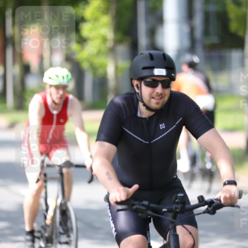 10.08.2025 - GEWOBA Citytriathlon Bremen Yannick Fuchs http://msf.ph/oto/8561427 10.08.2025 14:22:47 Radfahren 86, 89, 182, 204, 242, 252, 280, 289, 297, 353, 427 meine-sportfotos.de