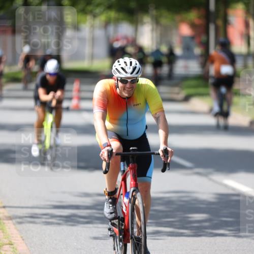 10.08.2025 - GEWOBA Citytriathlon Bremen Yannick Fuchs http://msf.ph/oto/8561435 10.08.2025 14:22:49 Radfahren 86, 89, 182, 204, 246, 252, 280, 288, 289, 297, 353, 427 meine-sportfotos.de