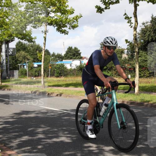 10.08.2025 - GEWOBA Citytriathlon Bremen Yannick Fuchs http://msf.ph/oto/8561448 10.08.2025 12:17:03 Radfahren 822, 877, 956, 1010, 1037 meine-sportfotos.de