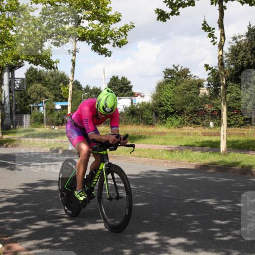 10.08.2025 - GEWOBA Citytriathlon Bremen Yannick Fuchs http://msf.ph/oto/8561452 10.08.2025 12:17:09 Radfahren 877, 956, 1037 meine-sportfotos.de