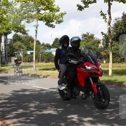 10.08.2025 - GEWOBA Citytriathlon Bremen Yannick Fuchs http://msf.ph/oto/8561468 10.08.2025 12:17:21 Radfahren 671, 856, 912, 956 meine-sportfotos.de