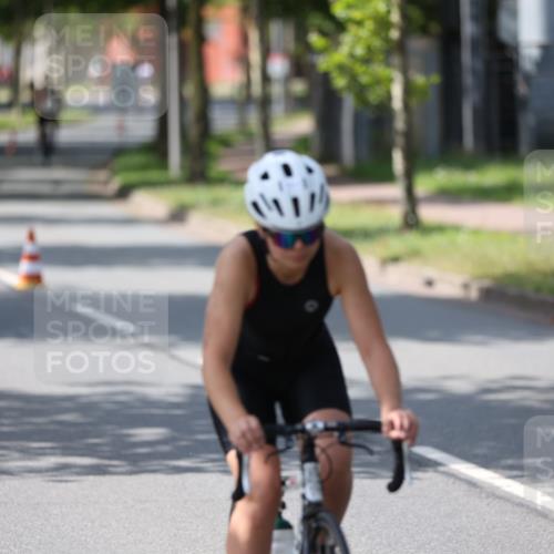 10.08.2025 - GEWOBA Citytriathlon Bremen Yannick Fuchs http://msf.ph/oto/8561488 10.08.2025 14:22:55 Radfahren 86, 89, 163, 182, 204, 246, 249, 252, 280, 288, 289, 297, 353, 427 meine-sportfotos.de