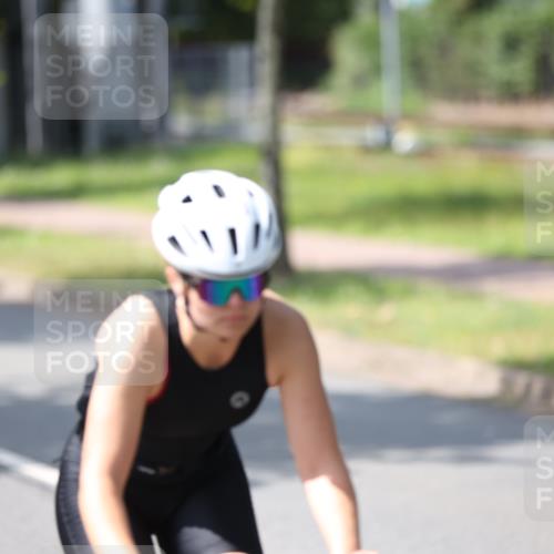 10.08.2025 - GEWOBA Citytriathlon Bremen Yannick Fuchs http://msf.ph/oto/8561492 10.08.2025 14:22:55 Radfahren 86, 89, 163, 182, 204, 246, 249, 252, 280, 288, 289, 297, 353, 427 meine-sportfotos.de
