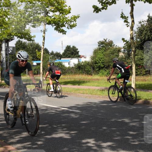 10.08.2025 - GEWOBA Citytriathlon Bremen Yannick Fuchs http://msf.ph/oto/8561524 10.08.2025 12:17:57 Radfahren 553, 560, 566, 741, 765, 794, 833, 867, 933, 966, 977, 1025 meine-sportfotos.de