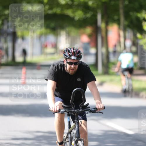 10.08.2025 - GEWOBA Citytriathlon Bremen Yannick Fuchs http://msf.ph/oto/8561532 10.08.2025 14:23:02 Radfahren 89, 163, 182, 222, 246, 249, 252, 280, 288, 289, 353, 423, 427, 431, 480 meine-sportfotos.de