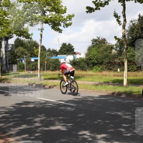 10.08.2025 - GEWOBA Citytriathlon Bremen Yannick Fuchs http://msf.ph/oto/8561535 10.08.2025 12:18:03 Radfahren 553, 560, 579, 582, 741, 765, 794, 833, 867, 933, 966, 977 meine-sportfotos.de