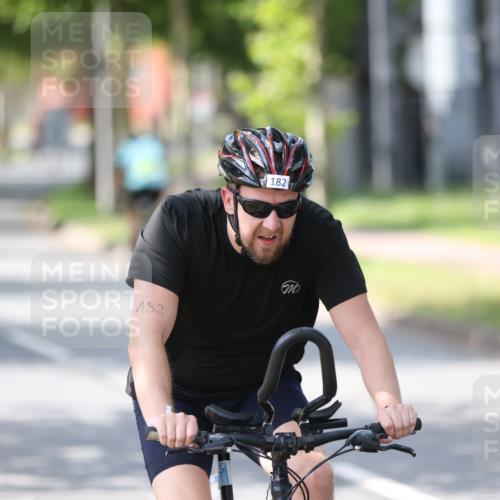 10.08.2025 - GEWOBA Citytriathlon Bremen Yannick Fuchs http://msf.ph/oto/8561537 10.08.2025 14:23:03 Radfahren 89, 163, 182, 209, 222, 246, 249, 252, 280, 288, 289, 353, 423, 427, 431, 480 meine-sportfotos.de