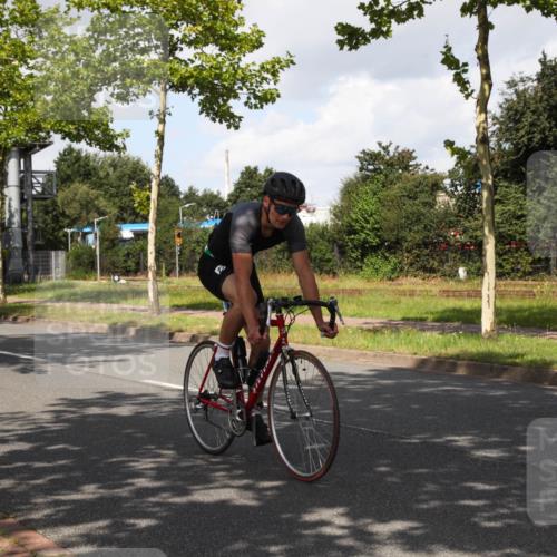 10.08.2025 - GEWOBA Citytriathlon Bremen Yannick Fuchs http://msf.ph/oto/8561545 10.08.2025 12:18:11 Radfahren 553, 579, 582, 794, 833, 867, 914, 966, 973, 977 meine-sportfotos.de