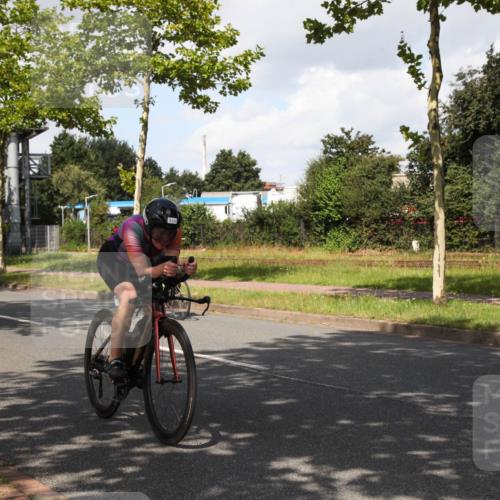 10.08.2025 - GEWOBA Citytriathlon Bremen Yannick Fuchs http://msf.ph/oto/8561550 10.08.2025 12:18:17 Radfahren 553, 579, 582, 637, 680, 763, 794, 833, 914, 966, 973, 977 meine-sportfotos.de