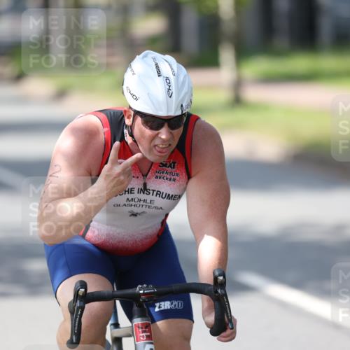 10.08.2025 - GEWOBA Citytriathlon Bremen Yannick Fuchs http://msf.ph/oto/8561555 10.08.2025 14:23:09 Radfahren 163, 200, 209, 213, 222, 246, 249, 252, 288, 289, 423, 431, 478, 480 meine-sportfotos.de