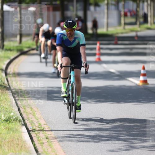 10.08.2025 - GEWOBA Citytriathlon Bremen Yannick Fuchs http://msf.ph/oto/8561558 10.08.2025 14:23:11 Radfahren 163, 200, 209, 213, 222, 225, 246, 249, 288, 423, 431, 478, 480 meine-sportfotos.de