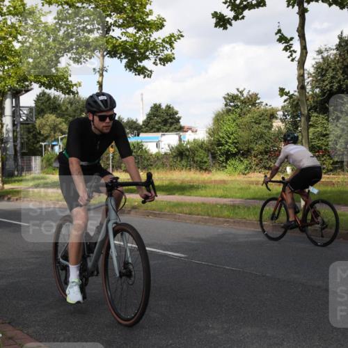 10.08.2025 - GEWOBA Citytriathlon Bremen Yannick Fuchs http://msf.ph/oto/8561588 10.08.2025 12:18:44 Radfahren 556, 584, 642, 652, 678, 759, 781, 789, 790, 825, 853, 855, 919, 1015, 1018, 1029 meine-sportfotos.de