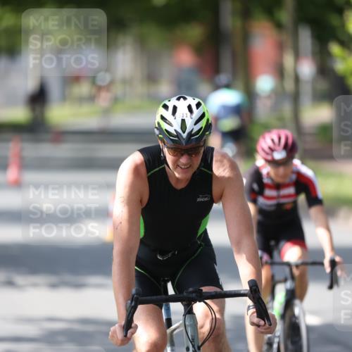 10.08.2025 - GEWOBA Citytriathlon Bremen Yannick Fuchs http://msf.ph/oto/8561593 10.08.2025 14:23:16 Radfahren 99, 154, 163, 200, 209, 213, 222, 225, 249, 251, 423, 431, 478, 480 meine-sportfotos.de