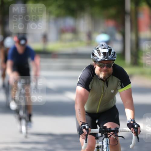10.08.2025 - GEWOBA Citytriathlon Bremen Yannick Fuchs http://msf.ph/oto/8561610 10.08.2025 14:23:18 Radfahren 99, 154, 163, 200, 209, 213, 222, 225, 249, 251, 317, 423, 431, 478, 480 meine-sportfotos.de