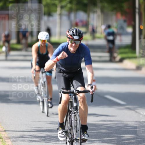 10.08.2025 - GEWOBA Citytriathlon Bremen Yannick Fuchs http://msf.ph/oto/8561613 10.08.2025 14:23:18 Radfahren 99, 154, 163, 200, 209, 213, 222, 225, 249, 251, 317, 423, 431, 478, 480 meine-sportfotos.de