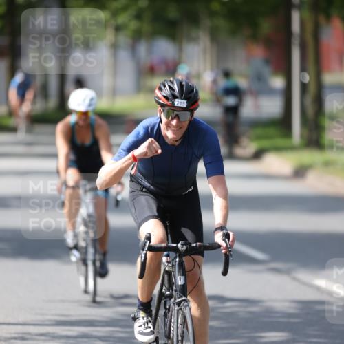 10.08.2025 - GEWOBA Citytriathlon Bremen Yannick Fuchs http://msf.ph/oto/8561615 10.08.2025 14:23:19 Radfahren 99, 154, 163, 200, 209, 213, 222, 225, 249, 250, 251, 317, 423, 431, 478, 480 meine-sportfotos.de