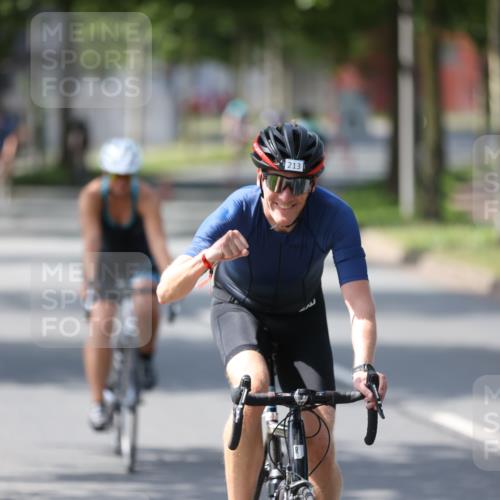 10.08.2025 - GEWOBA Citytriathlon Bremen Yannick Fuchs http://msf.ph/oto/8561617 10.08.2025 14:23:19 Radfahren 99, 154, 163, 200, 209, 213, 222, 225, 249, 250, 251, 317, 423, 431, 478, 480 meine-sportfotos.de